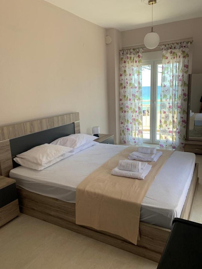 "Breeze" Front To The Sea - Hakidiki Villa Flogita Bagian luar foto