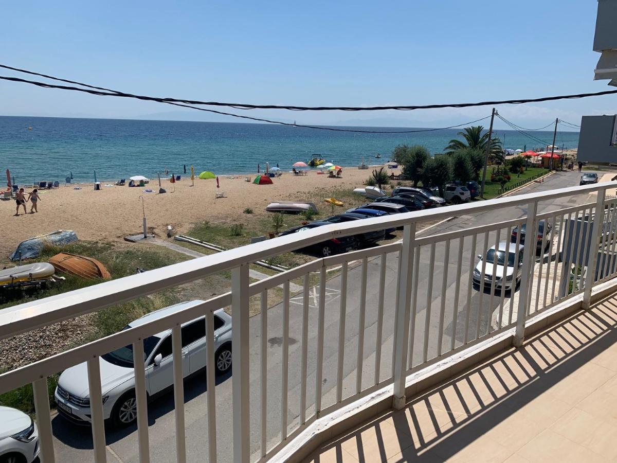 "Breeze" Front To The Sea - Hakidiki Villa Flogita Bagian luar foto