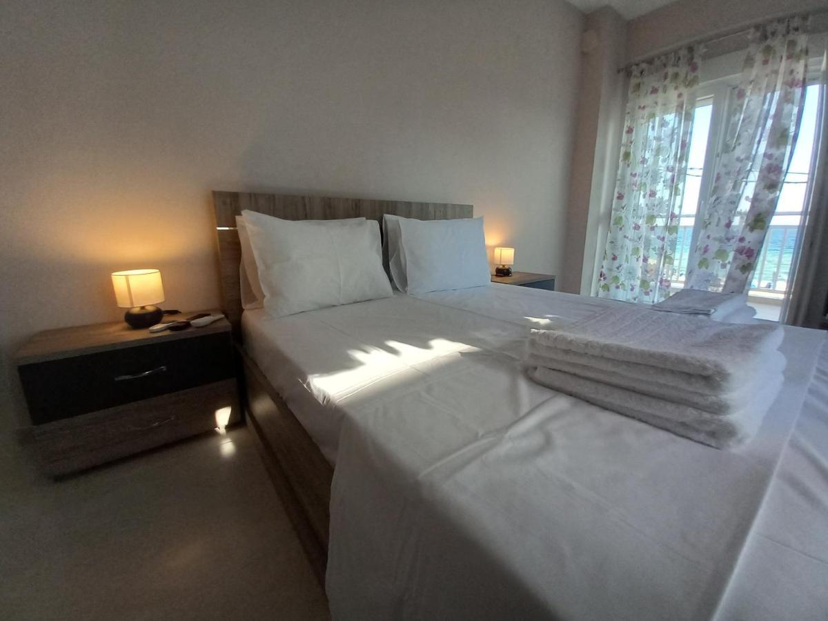 "Breeze" Front To The Sea - Hakidiki Villa Flogita Bagian luar foto