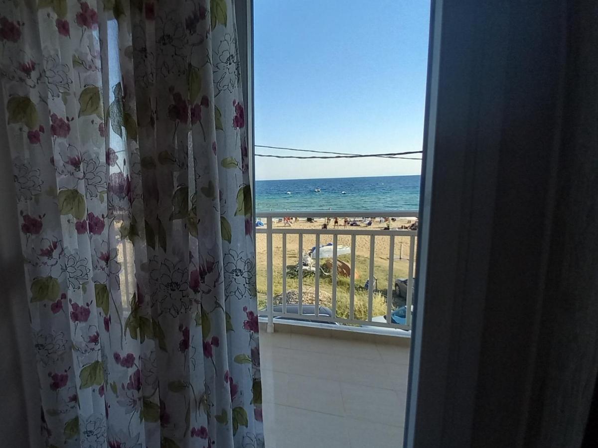 "Breeze" Front To The Sea - Hakidiki Villa Flogita Bagian luar foto